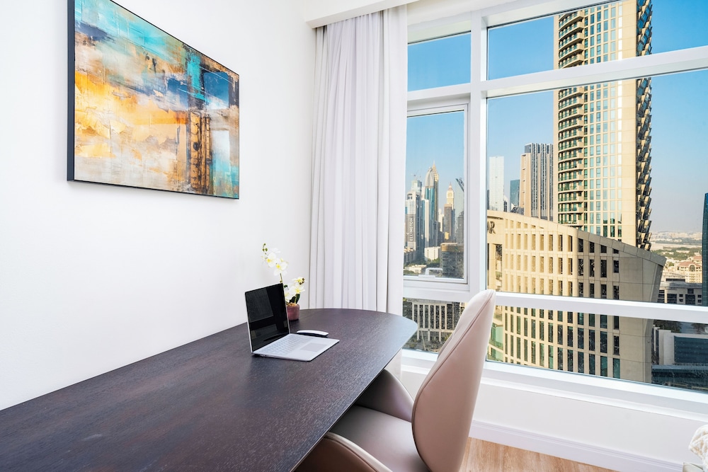 Stunning 2 BR in the heart of Downtown
