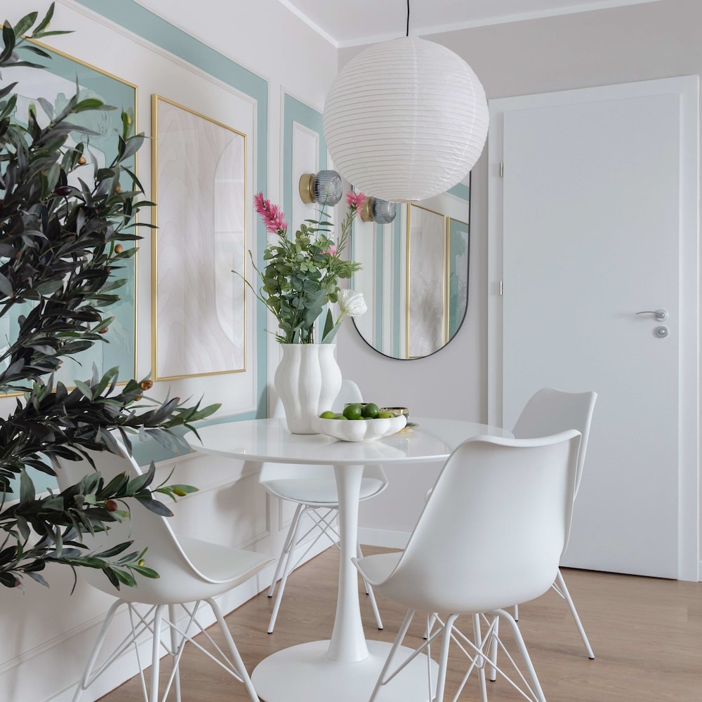 Holt s Sublime Minty Fresh 1BR on the Park view 5