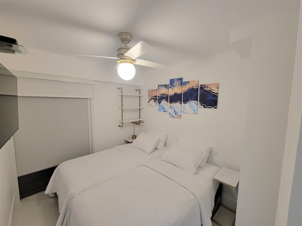 Alexander 1102 2 Bedroom Apts