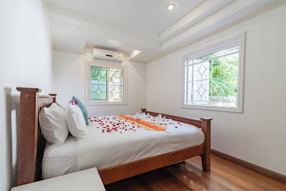 Luxurious 5-bedroom Pool Villa in Heart of Patong, Phuket