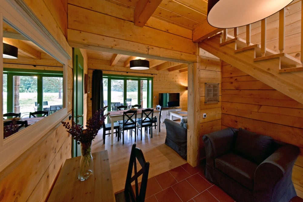 Comfortable Holiday Homes Right on the Lake
