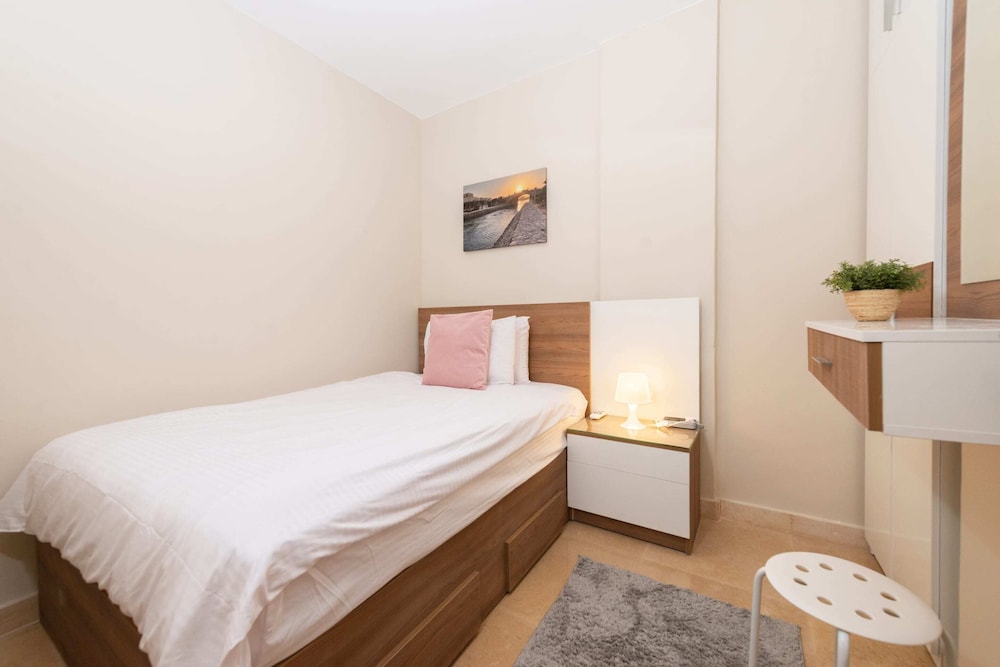 Xuru Stays I Exotic 1bdr w/ Outdoor Terrace Pool & Beach Access