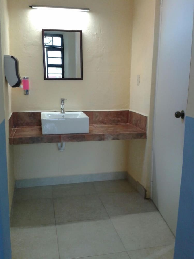 Hostal La Ermita - Hostel