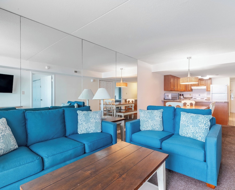 Bay Club Resort by Coolvacay