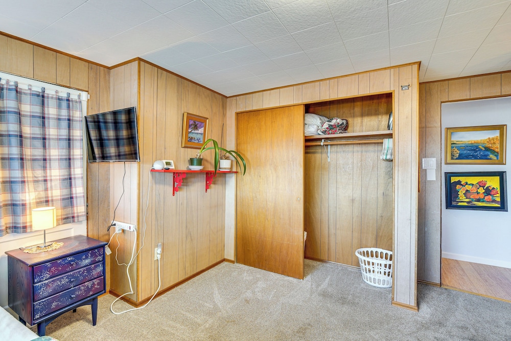 Across Water From Belfair SP: Hood Canal Cottage!