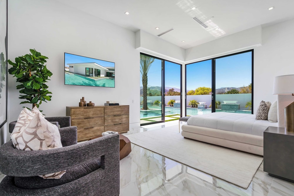 Pool, Hot Tub & Putting Green Minutes From Dining & Golf Bravo Villa #13 by Avantstay