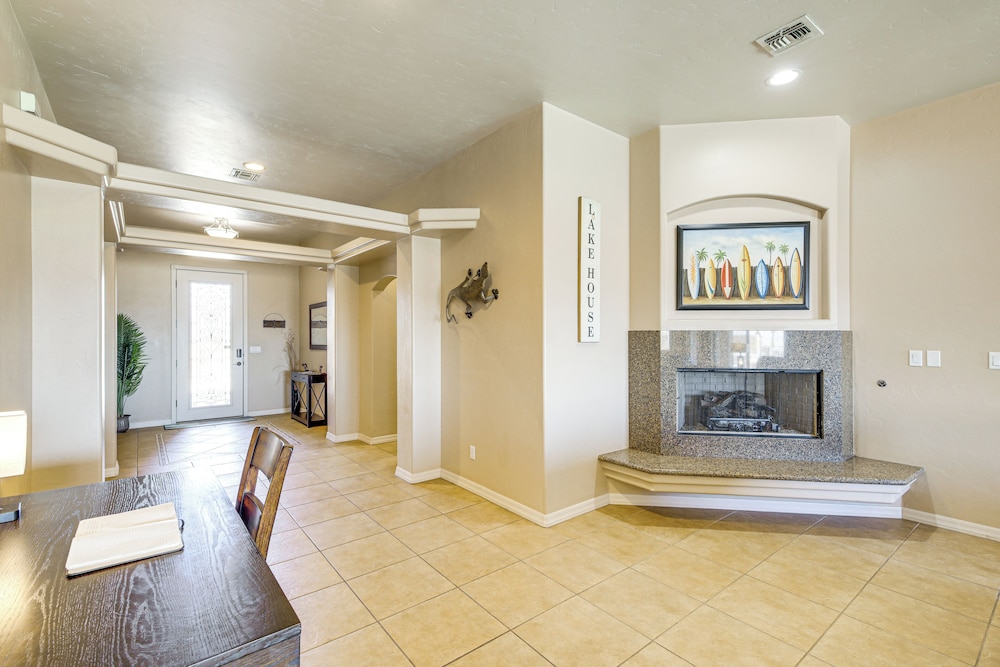 Lake View & Games: Spacious Oasis in Lake Havasu!