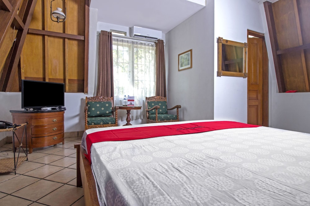 RedDoorz Plus near Parahyangan University