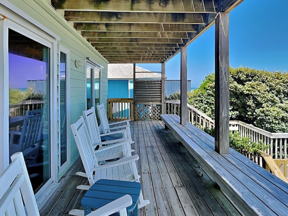 Livin' the Ruff Life by Topsail Realty