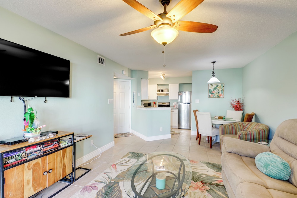 Walk to Beach: 1st-floor Unit w/ Pool in Melbourne