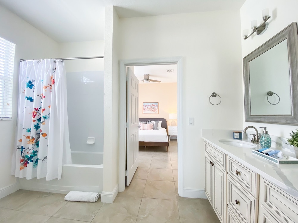 4862 Cayview Avenue #408