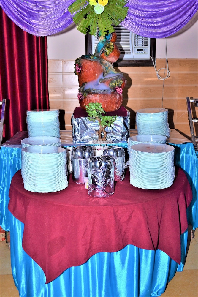 Food & Beverage