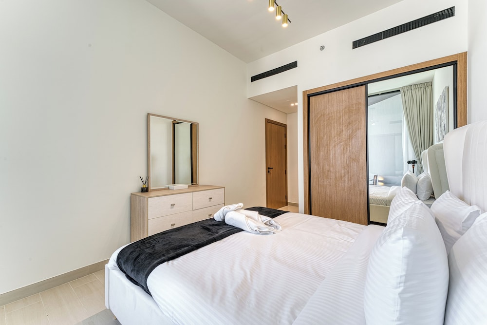 PVH - Vibrant 1BR in Binghatti Amber