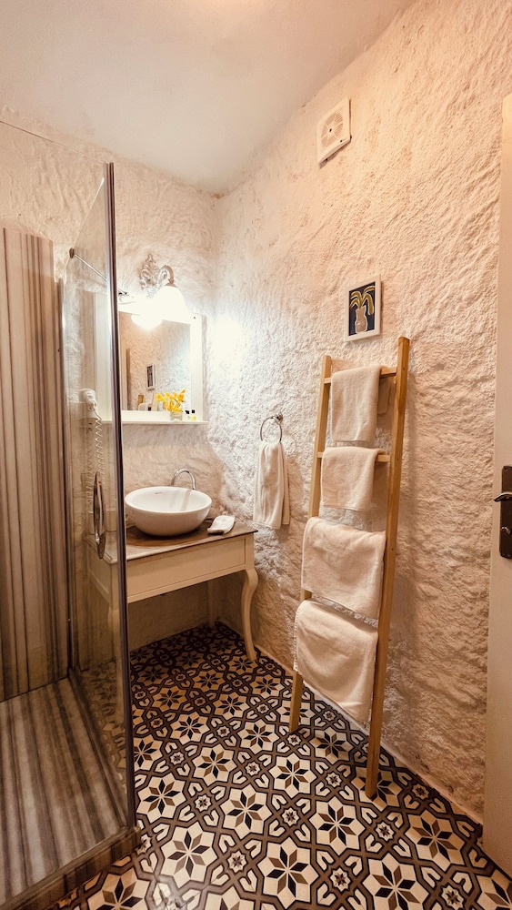 Mina Otel by Adda Alaçatı