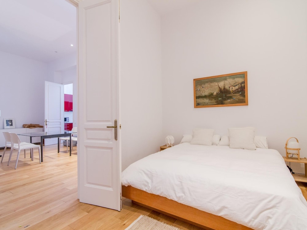 Designer s Three Bedroom Apartment With Terrace
