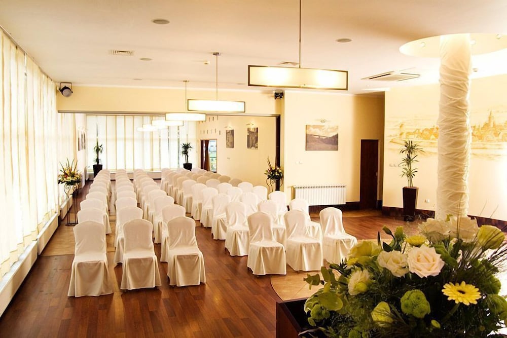 Park Hotel Tryszczyn - Property Image 5