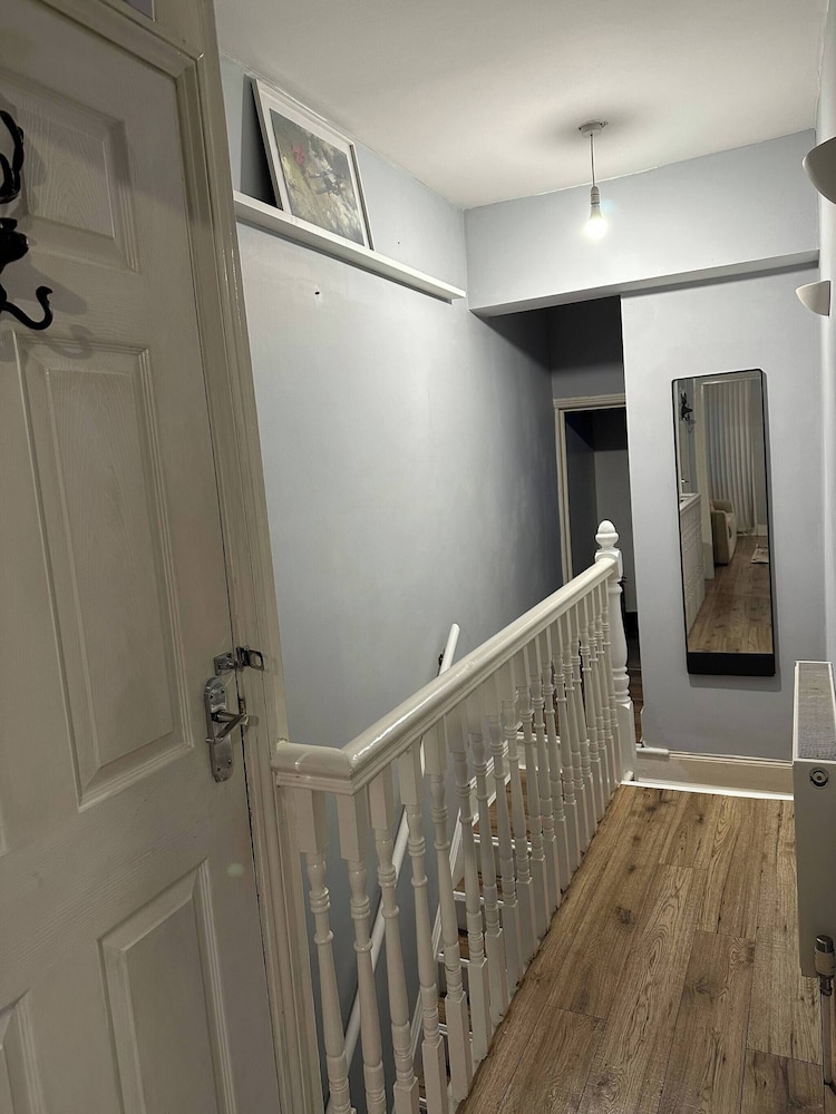 Bright Open-plan Apartment in Welling, South East London