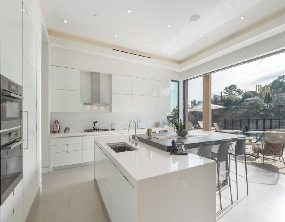 Zorada - Private Hollywood Hills Luxury With Endless Amenities and City Views