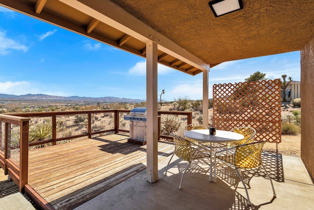 Western Oasis Corral