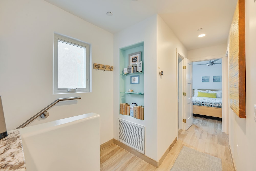 Sunny San Diego Home w/ Patio - Steps to Beach!