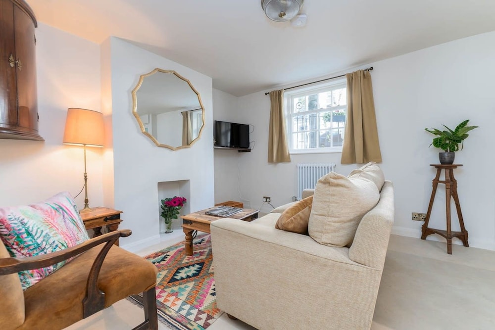 Host Stay The Courtyard at Egremont Place view 2