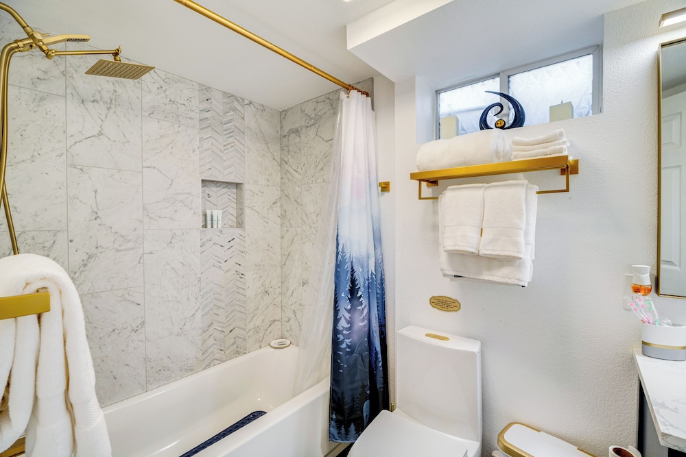 Colorado Springs Apt w/ Private Hot Tub