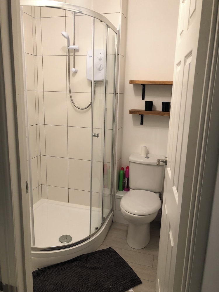 Captivating 1-bed Apartment in Hednesford