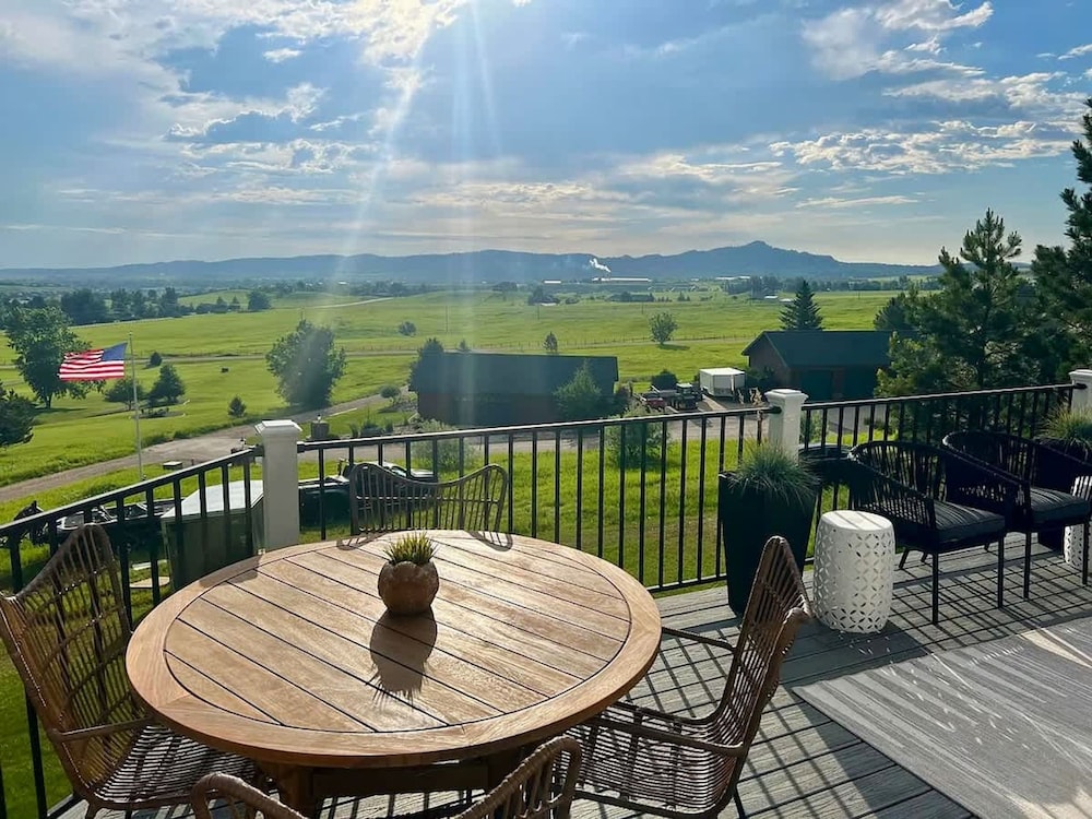 Black Hills Getaway With Hot Tub Game Room for 18