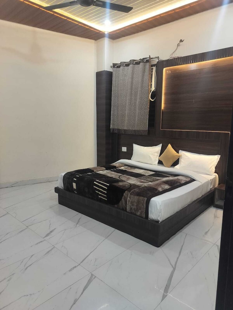 Shri Mohini Kunj Hotel Vrindavan