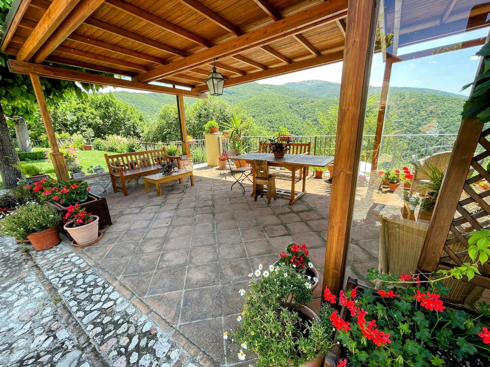 Torretta Sleeps 5 With Pool and Exclusiv view 2