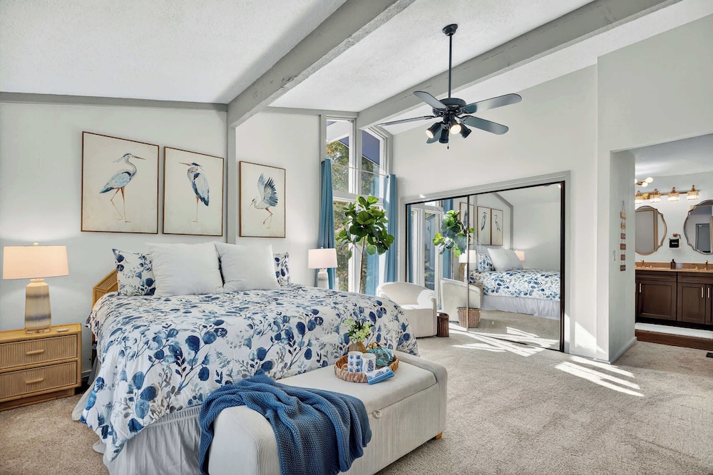 Lake Home Oasis - Sleeps 18