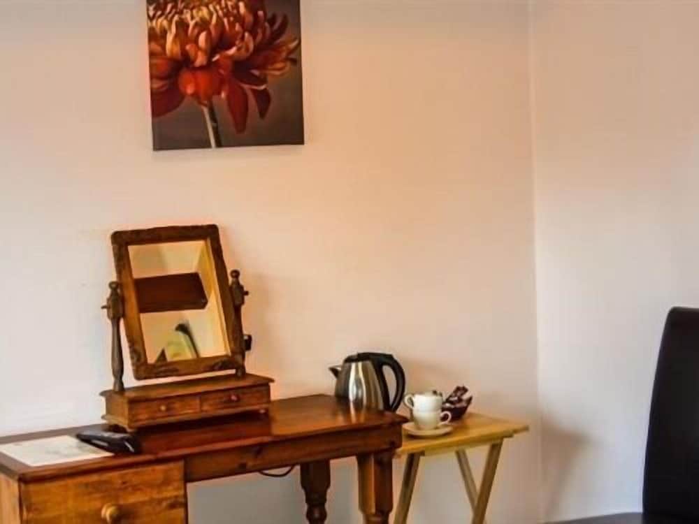 Sudbury Vacations - The Crown Hotel - Property Image 4