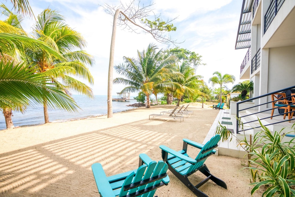 Oceanfront Sunset Gecko Condo - Ground Floor 1A