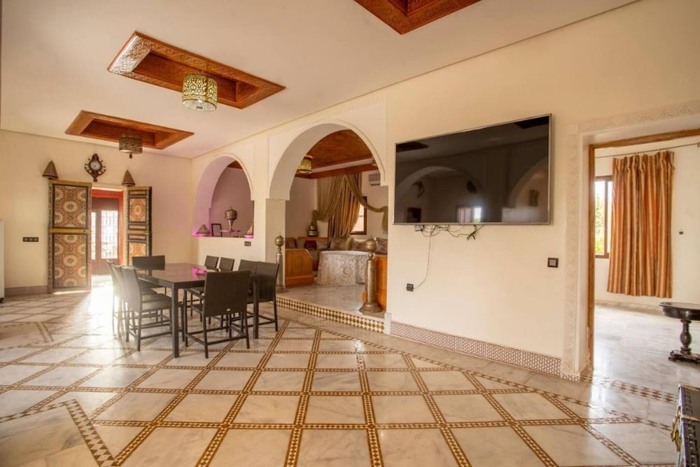 Villa Familiale De 5 Chambres Avec Piscine