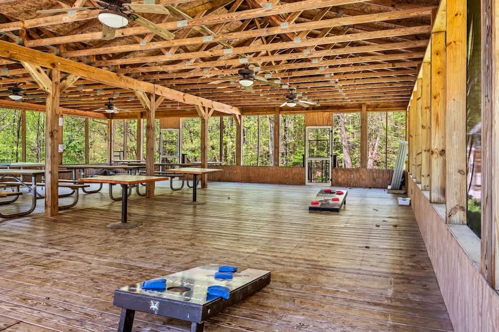 Full Kitchen Mountain Views Indoor Pool Access