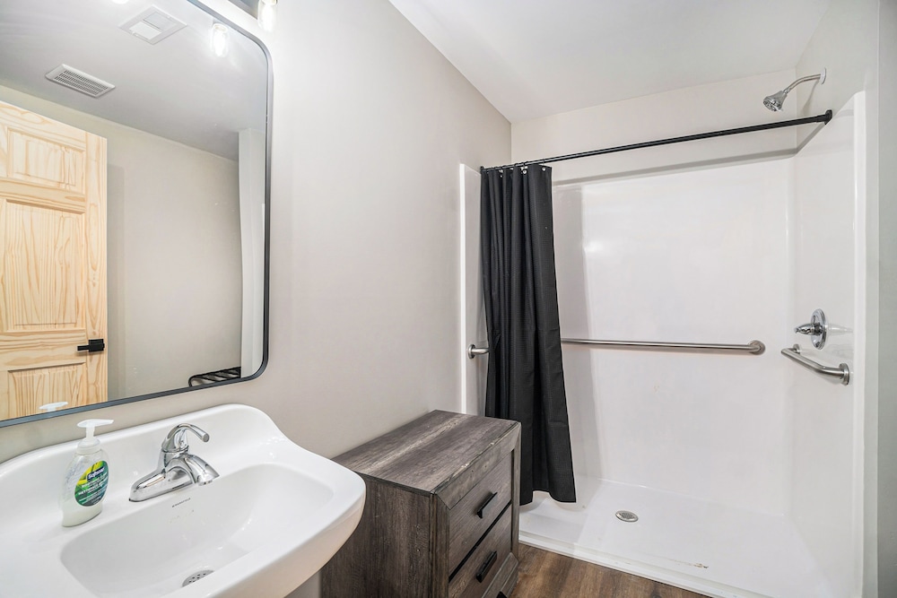 8BR Lodge w/ Bowling Alley, Near Lakes & Trails