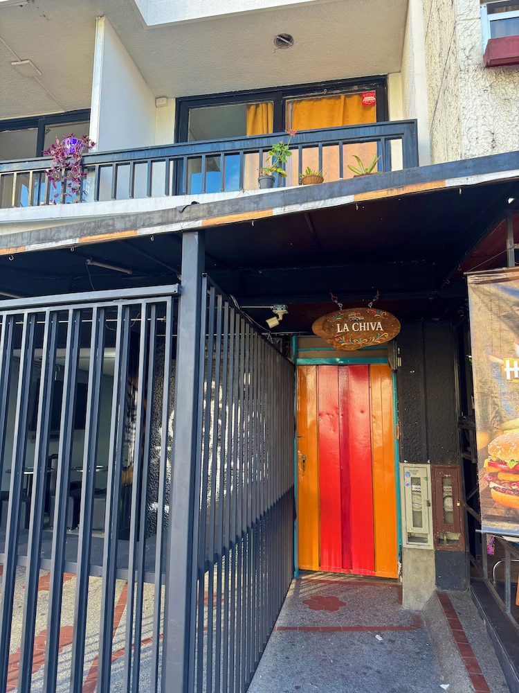 LA CHIVA HOSTEL