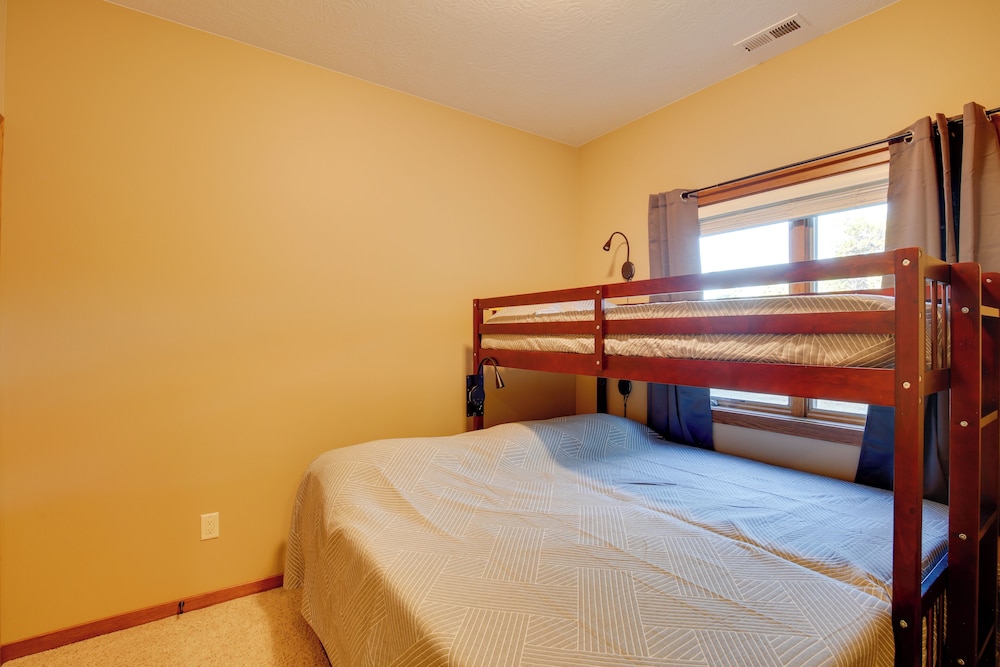 Game Room + Views: Family Retreat on Silver Lake