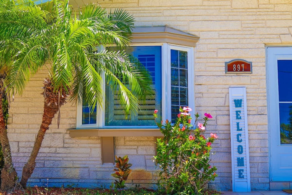 Four Bed Home With Pool Game Room Bar Near Beach