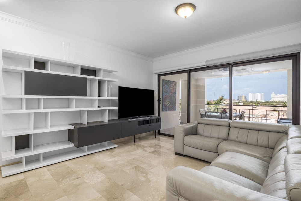 Palm Aruba Condos