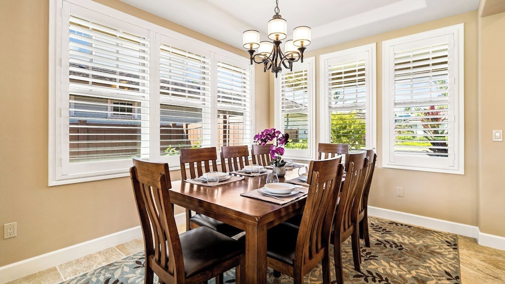Private Yard and Outdoor Area - AC & Shared Pool - Golf Views - Vrkcv