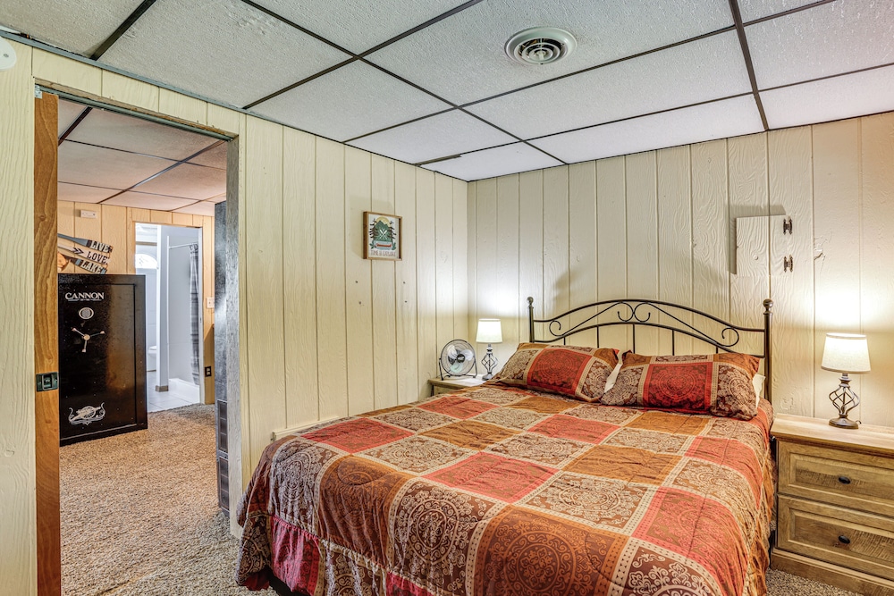 Lakefront Home w/ Deck: Central Michigan Escape!