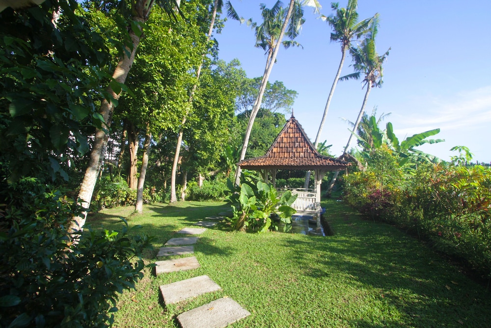 Mahamustika Riverside