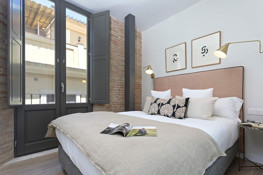Exclusive 2-bedroom Near the Cathedral. San Matías I