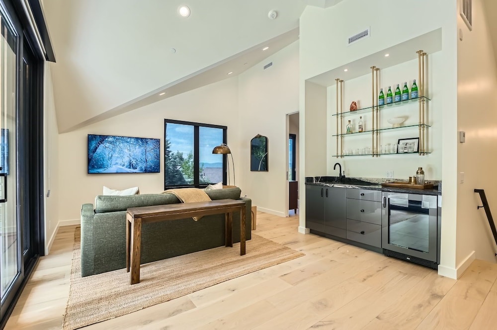 Park City Perfection On Lowell! 1063 4 Bedroom Home