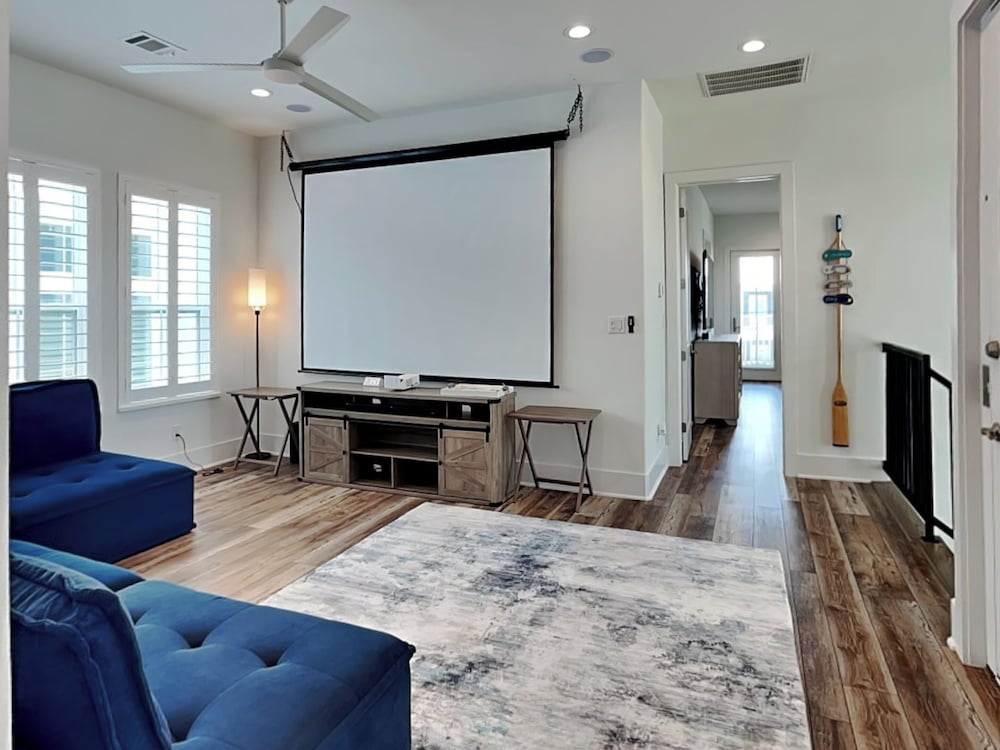 Seabreezy Lane by Ryson Vacation Rentals