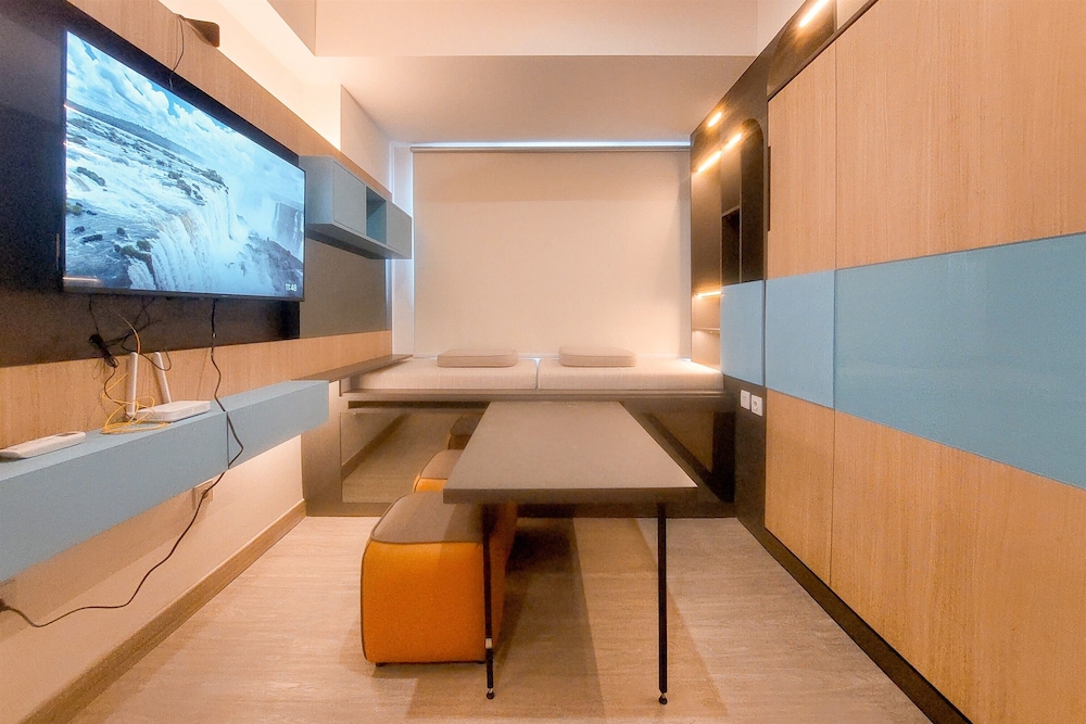 Cozy and New Studio at Collins Boulevard Apartment