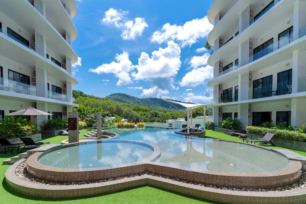 Nai Harn Duplex near the Beach UTL B125