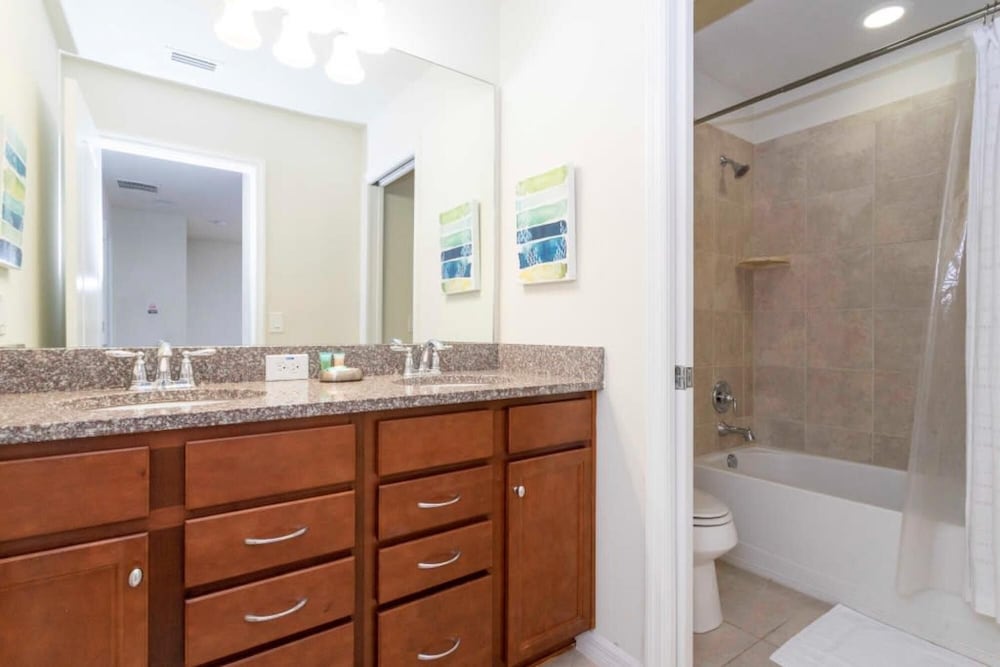 Amazing 5BR Private Pool Lakeview Near Disney