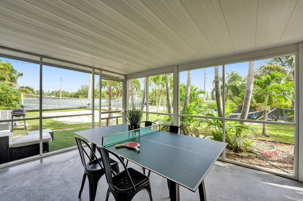 Casa Lago Waterfront Home & Pool Near Hard Rock Casino - Image 3